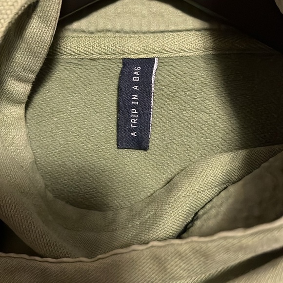 Men’s A Trip In A Bag Hoodie Green Insulated Hood Size Medium - Picture 4 of 5
